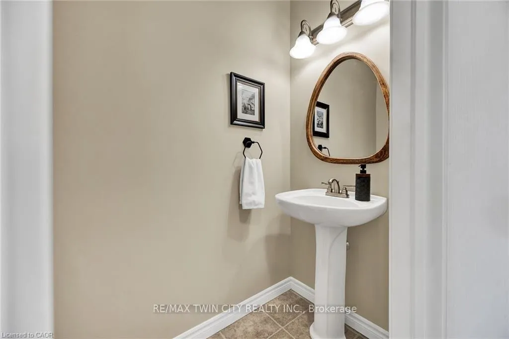 Photo 18 of 835 Brandenburg Boulevard, Waterloo — HOMEH