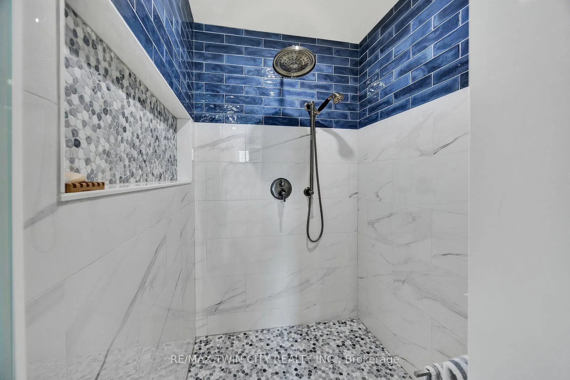 Photo 25 of 835 Brandenburg Boulevard, Waterloo — HOMEH