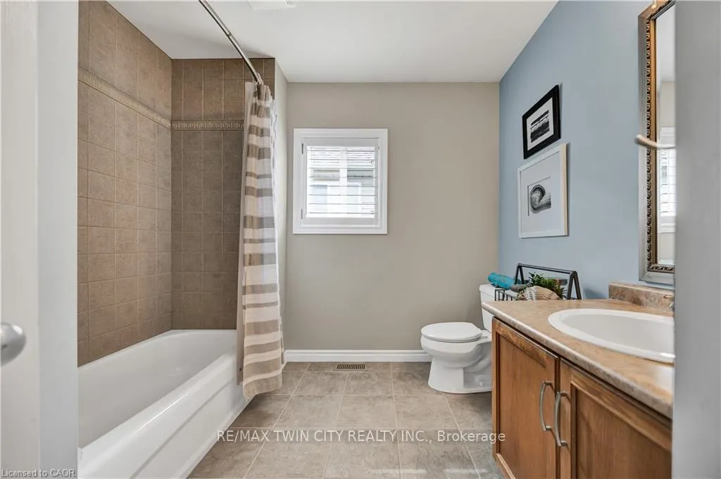 Photo 29 of 835 Brandenburg Boulevard, Waterloo — HOMEH