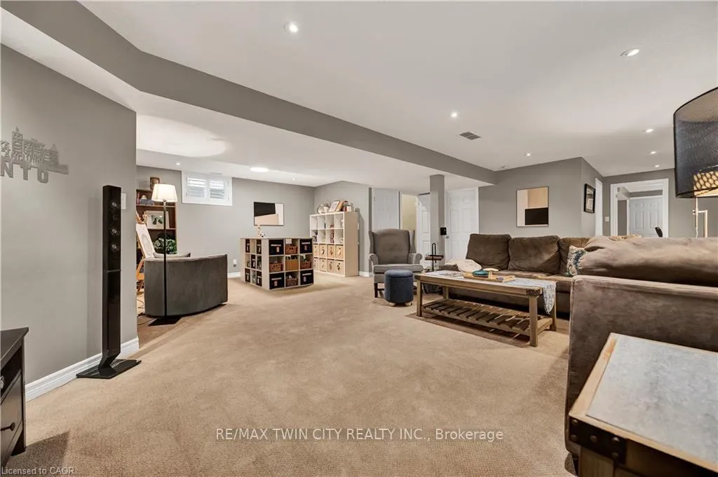 Photo 32 of 835 Brandenburg Boulevard, Waterloo — HOMEH