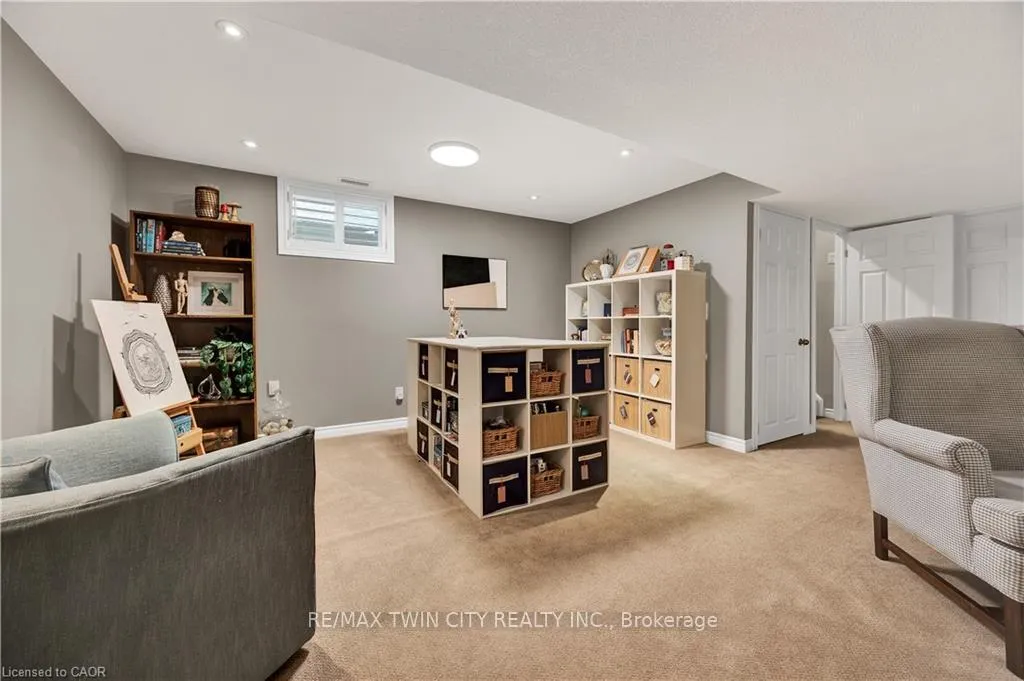 Photo 33 of 835 Brandenburg Boulevard, Waterloo — HOMEH
