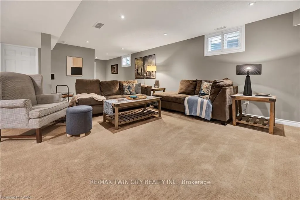 Photo 34 of 835 Brandenburg Boulevard, Waterloo — HOMEH