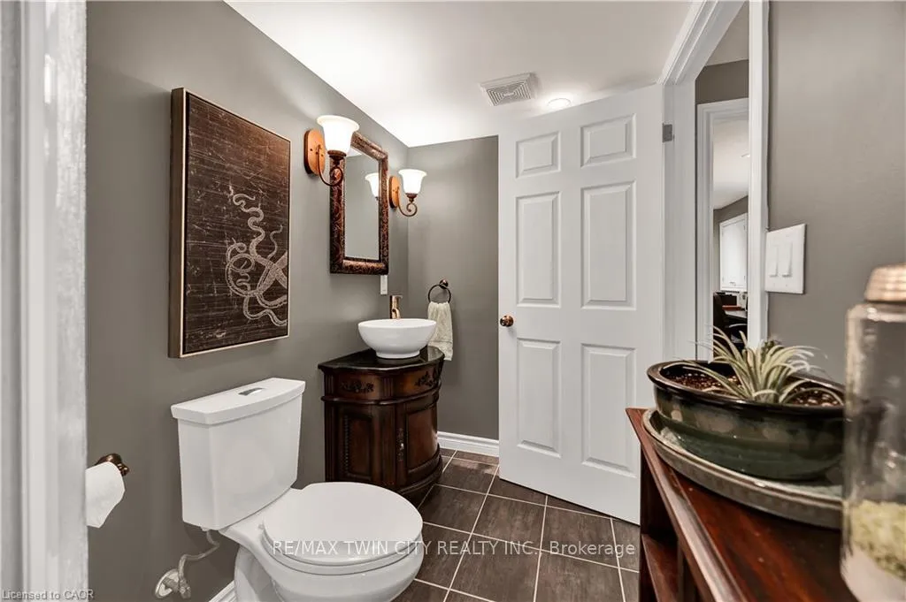 Photo 37 of 835 Brandenburg Boulevard, Waterloo — HOMEH