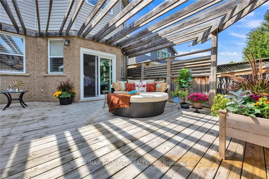 Photo 38 of 835 Brandenburg Boulevard, Waterloo — HOMEH