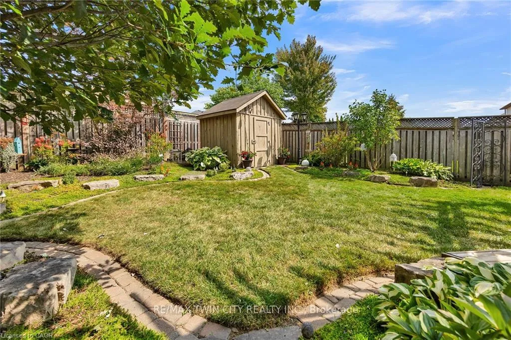 Photo 39 of 835 Brandenburg Boulevard, Waterloo — HOMEH