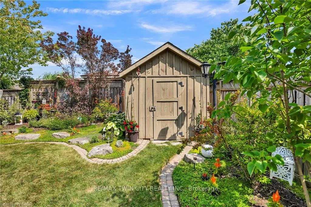 Photo 40 of 835 Brandenburg Boulevard, Waterloo — HOMEH