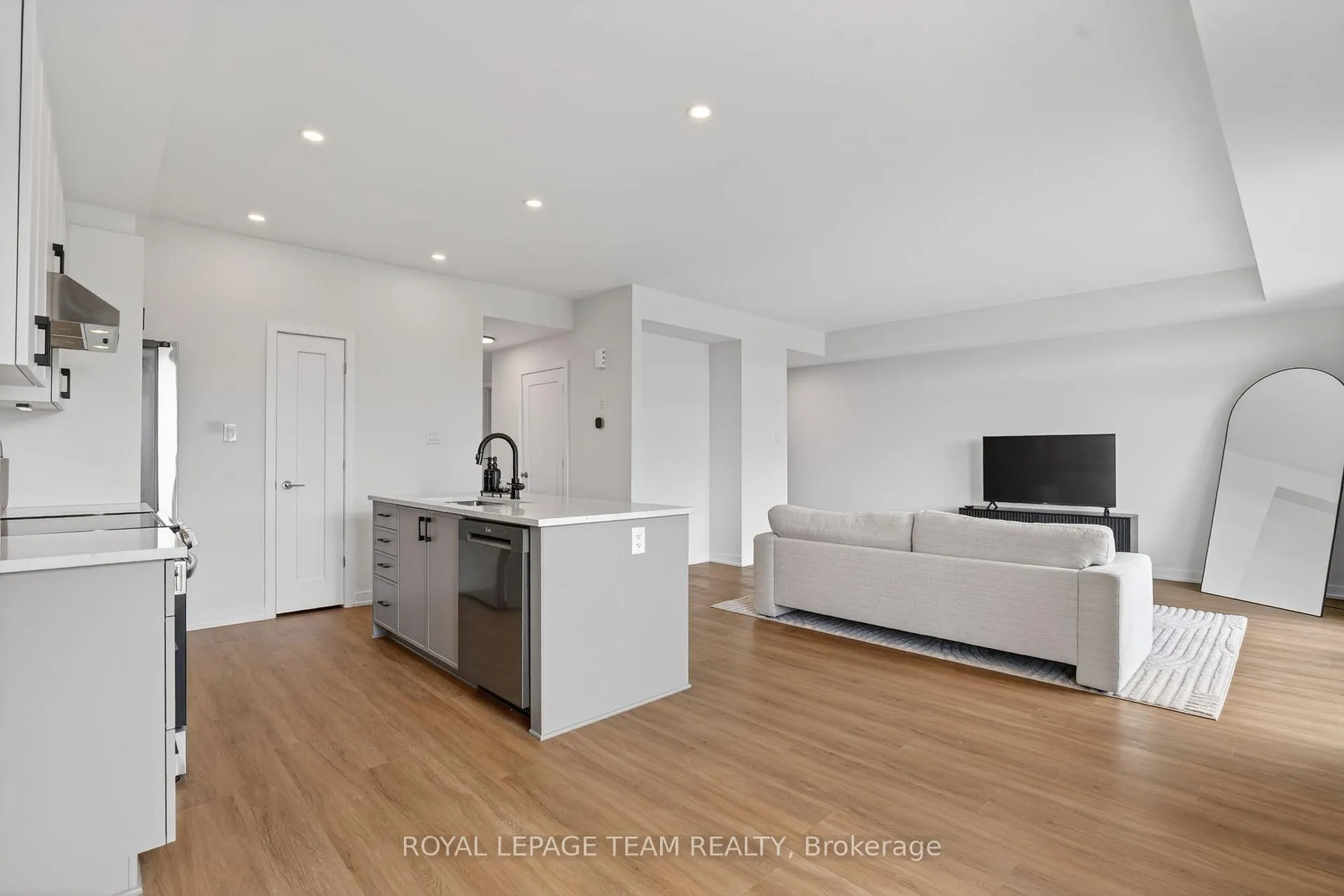 Photo 6 of Unit C, 830 Roger Griffiths Avenue, Ottawa, Kanata - Katimavik — HOMEH