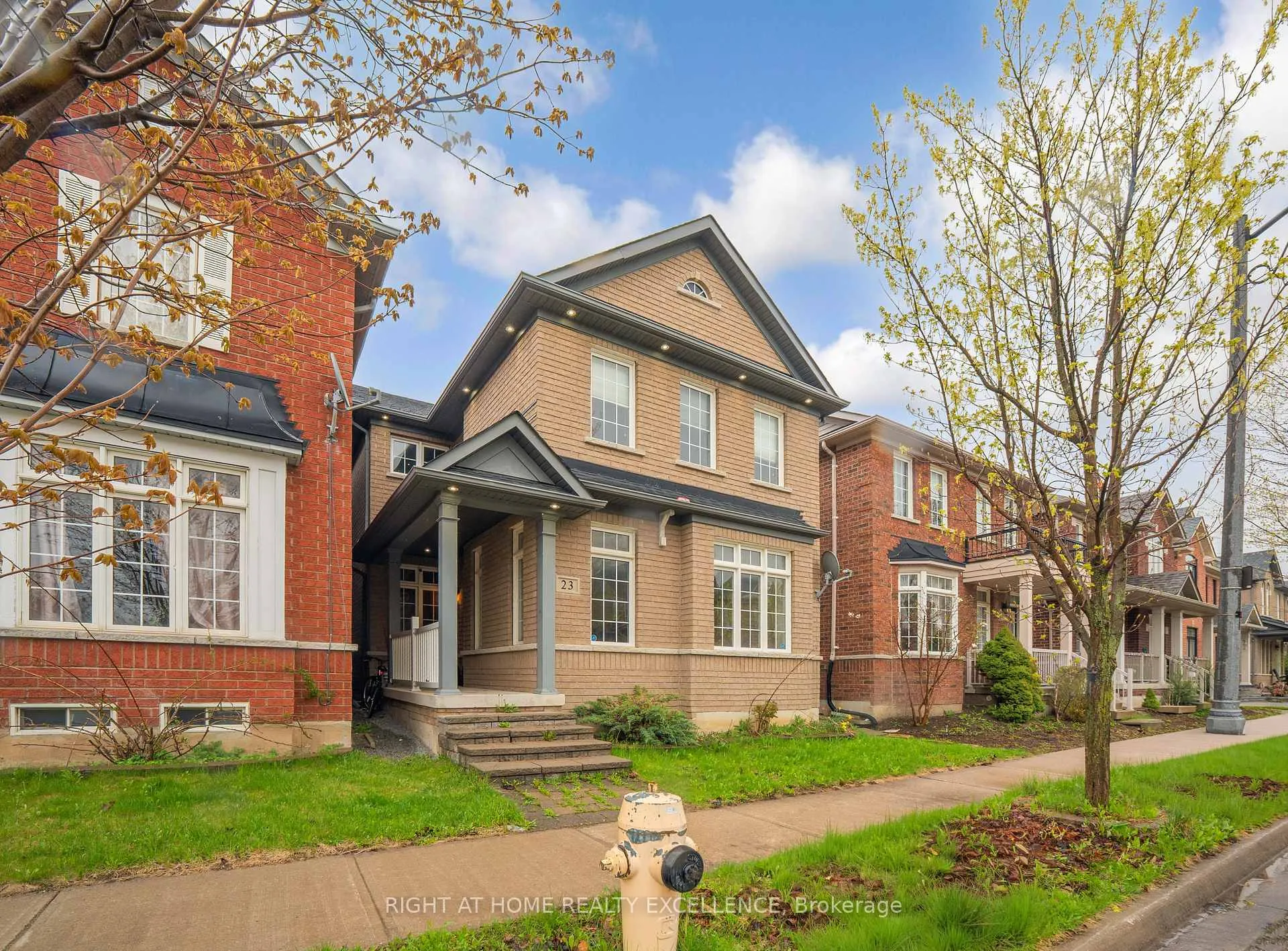 Photo 1 of 23 Quail Hollow, Markham, Cornell — HOMEH