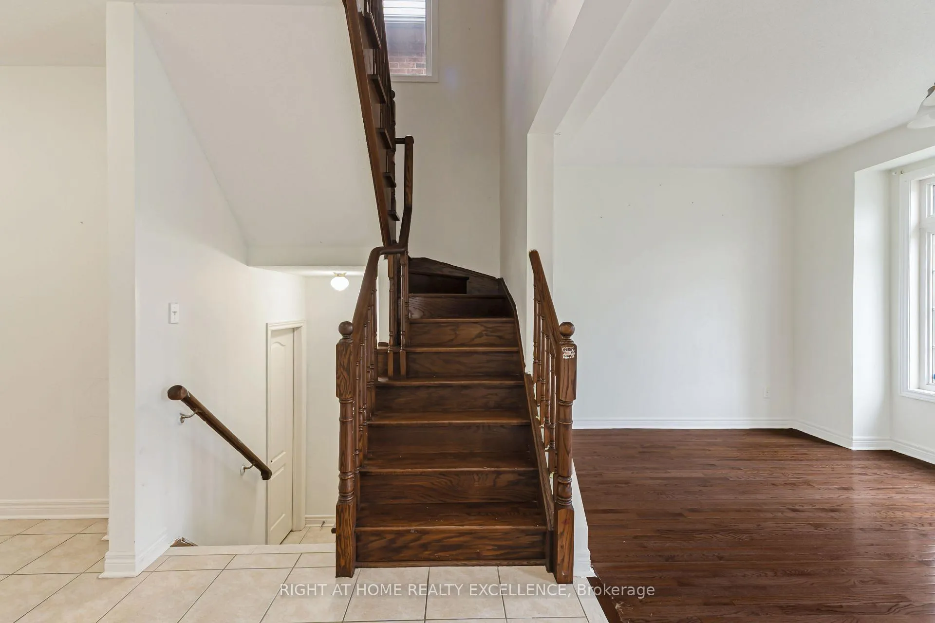 Photo 5 of 23 Quail Hollow, Markham, Cornell — HOMEH