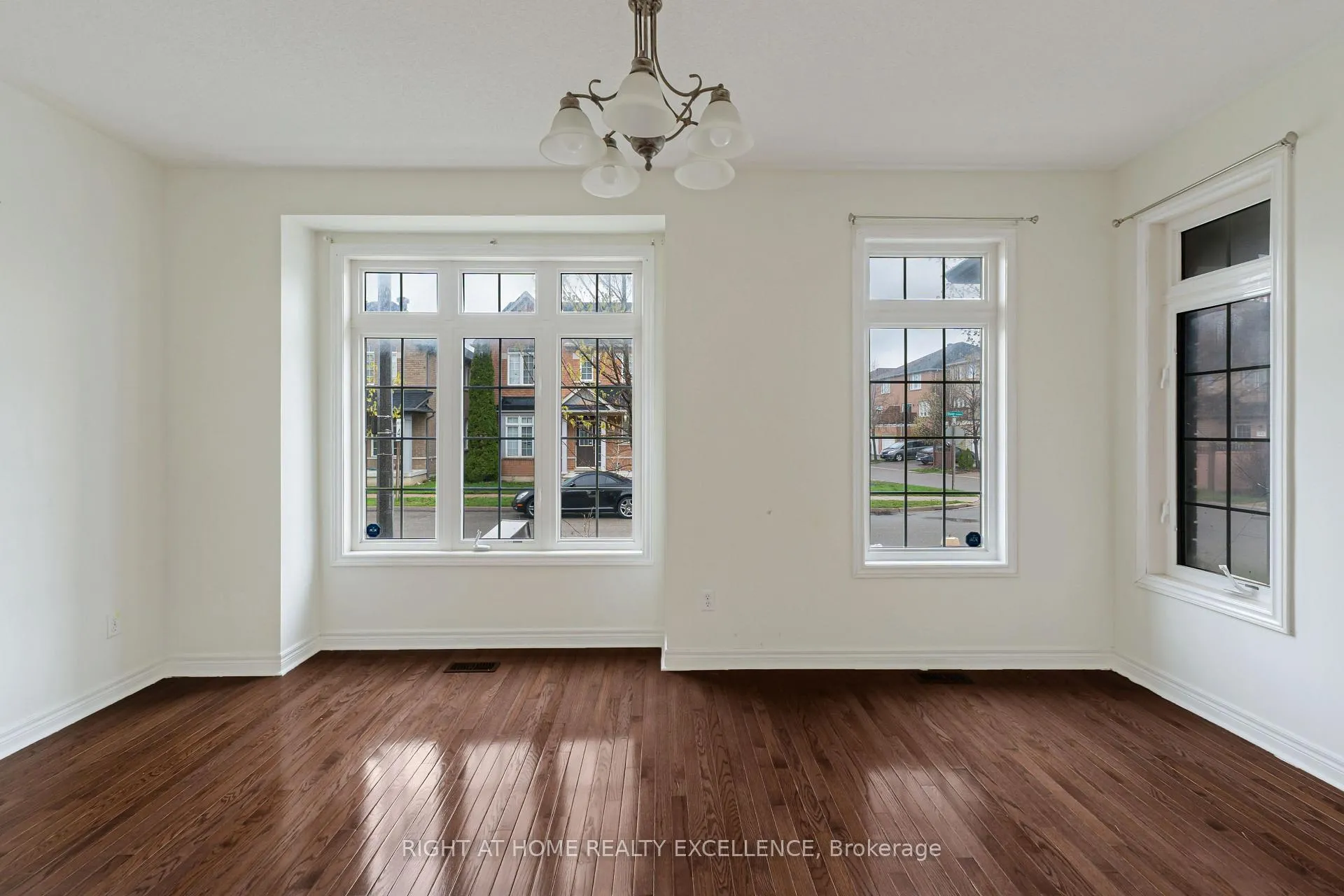 Photo 6 of 23 Quail Hollow, Markham, Cornell — HOMEH