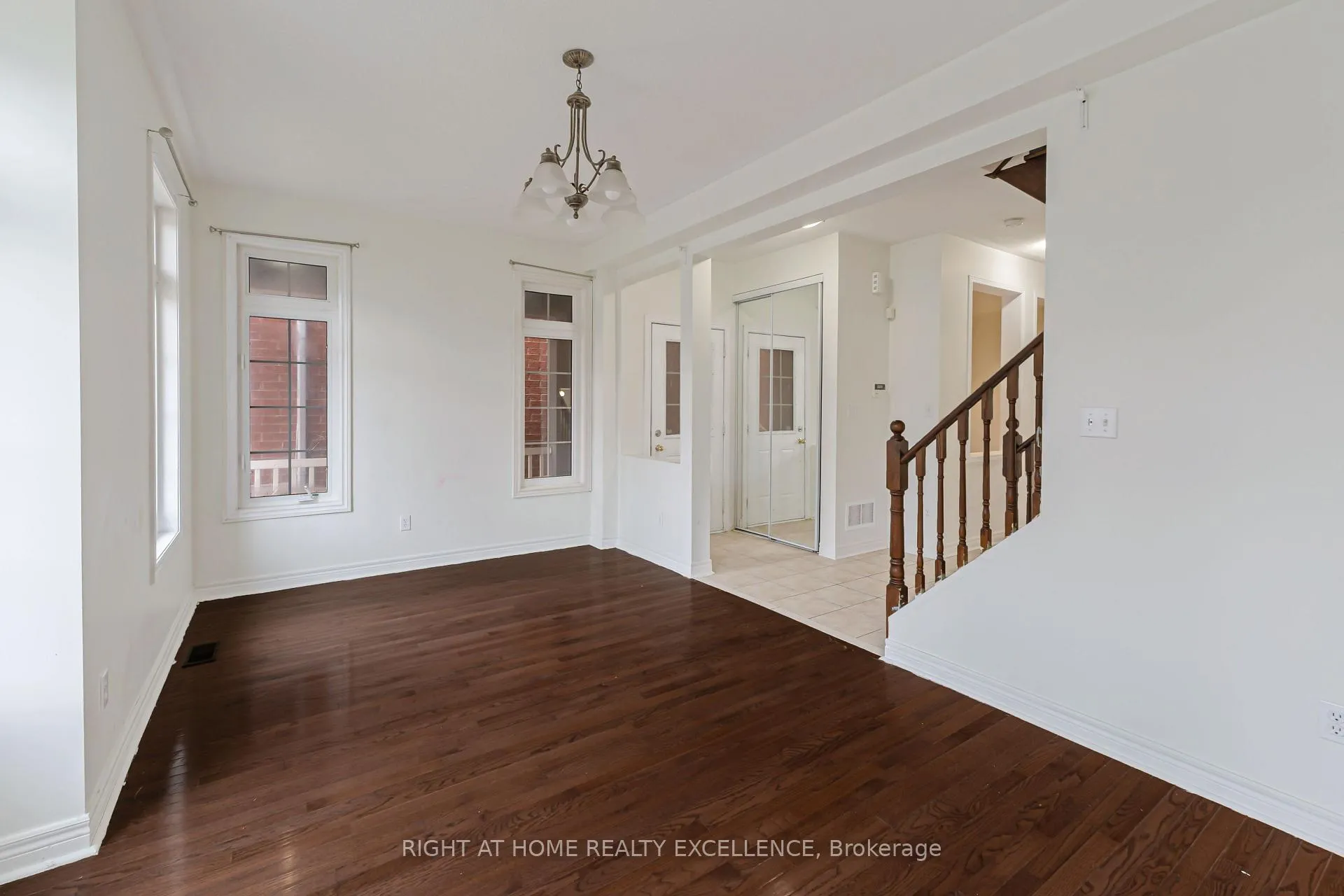 Photo 7 of 23 Quail Hollow, Markham, Cornell — HOMEH