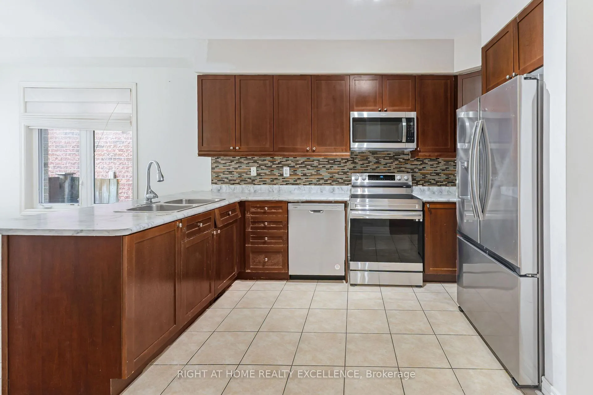 Photo 10 of 23 Quail Hollow, Markham, Cornell — HOMEH