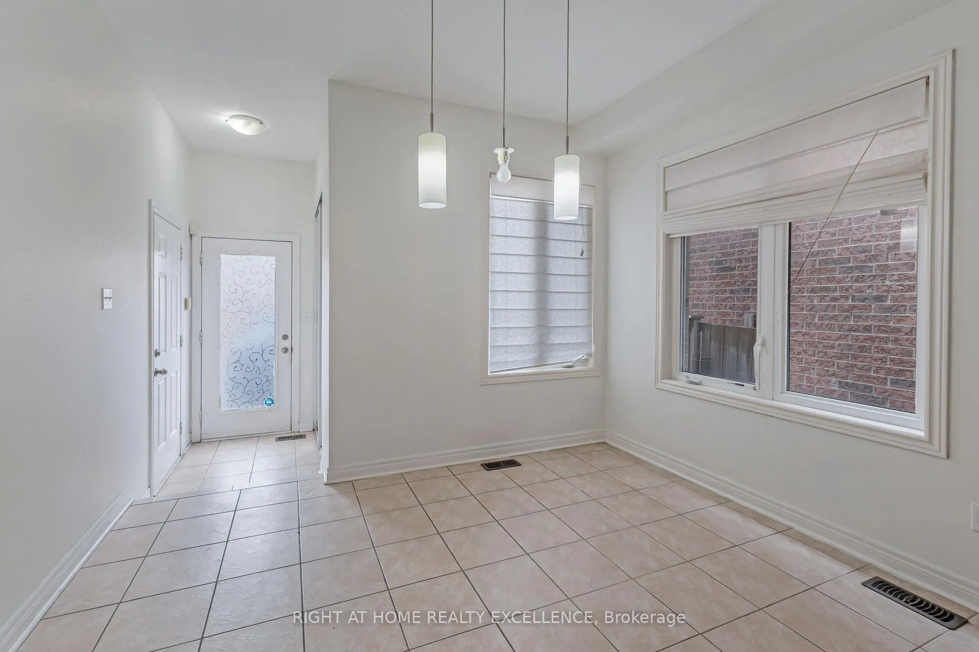 Photo 12 of 23 Quail Hollow, Markham, Cornell — HOMEH