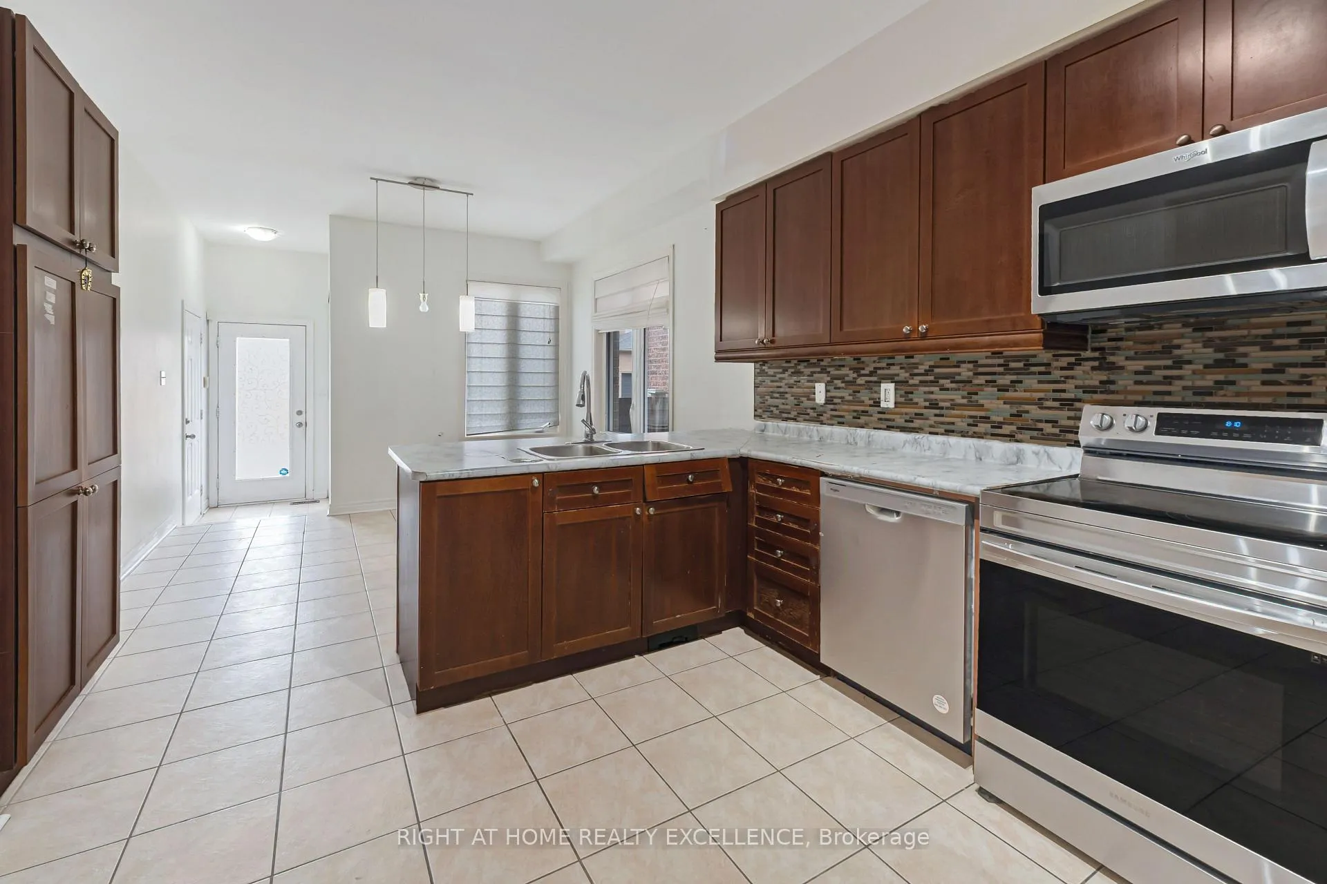 Photo 13 of 23 Quail Hollow, Markham, Cornell — HOMEH