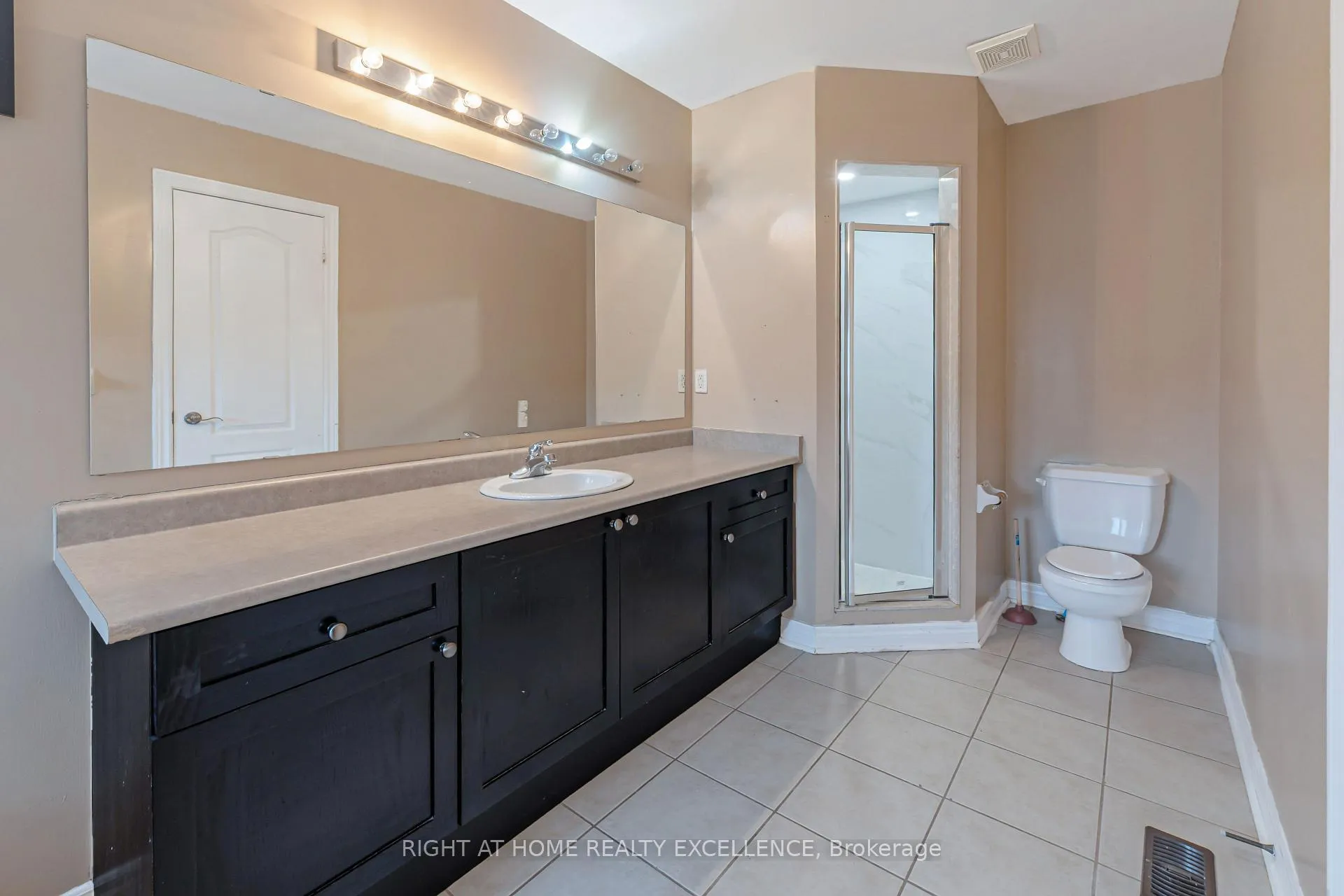 Photo 19 of 23 Quail Hollow, Markham, Cornell — HOMEH