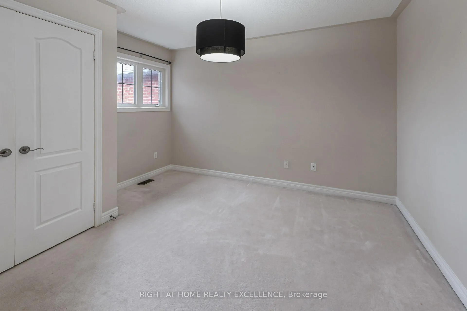 Photo 24 of 23 Quail Hollow, Markham, Cornell — HOMEH