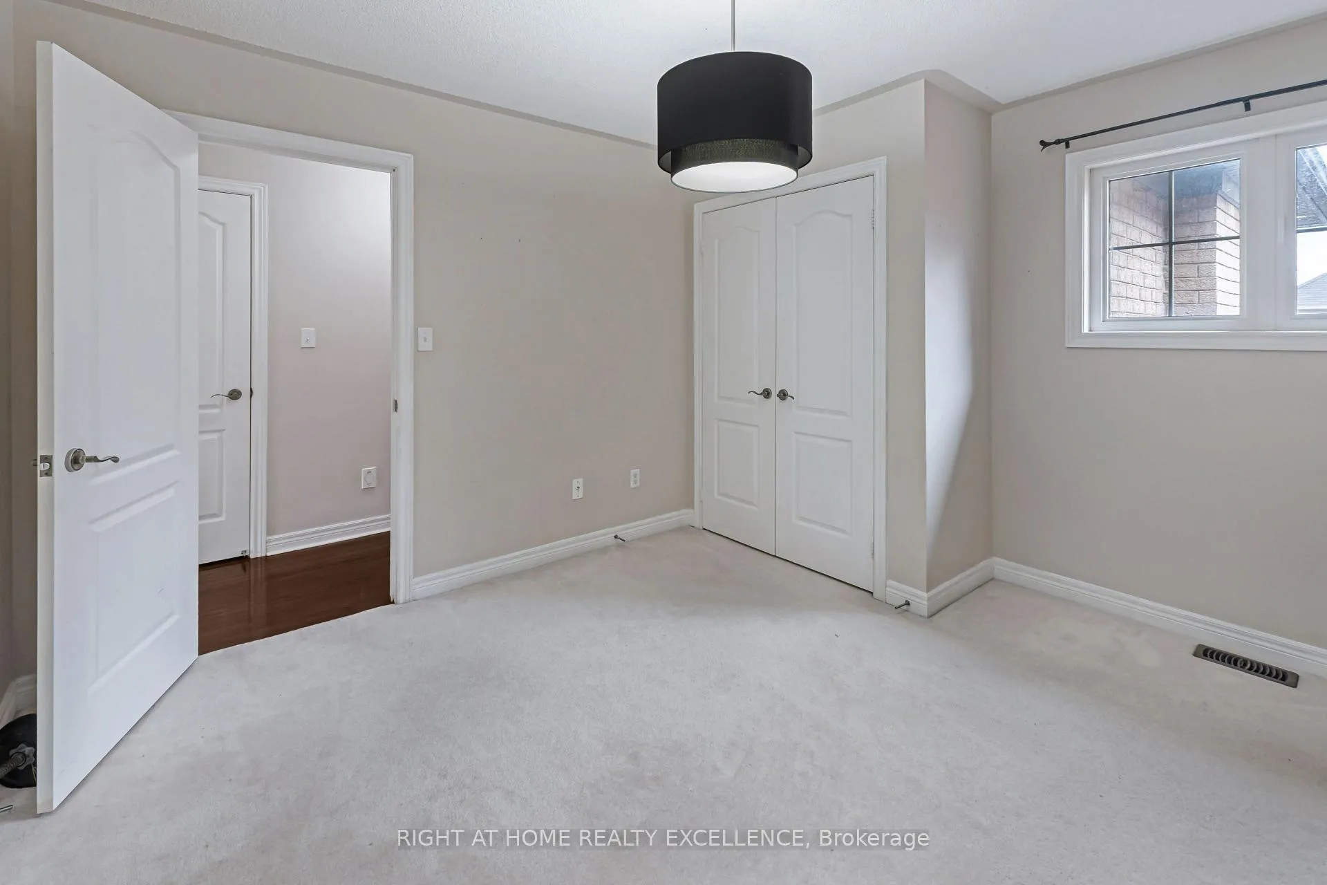 Photo 25 of 23 Quail Hollow, Markham, Cornell — HOMEH