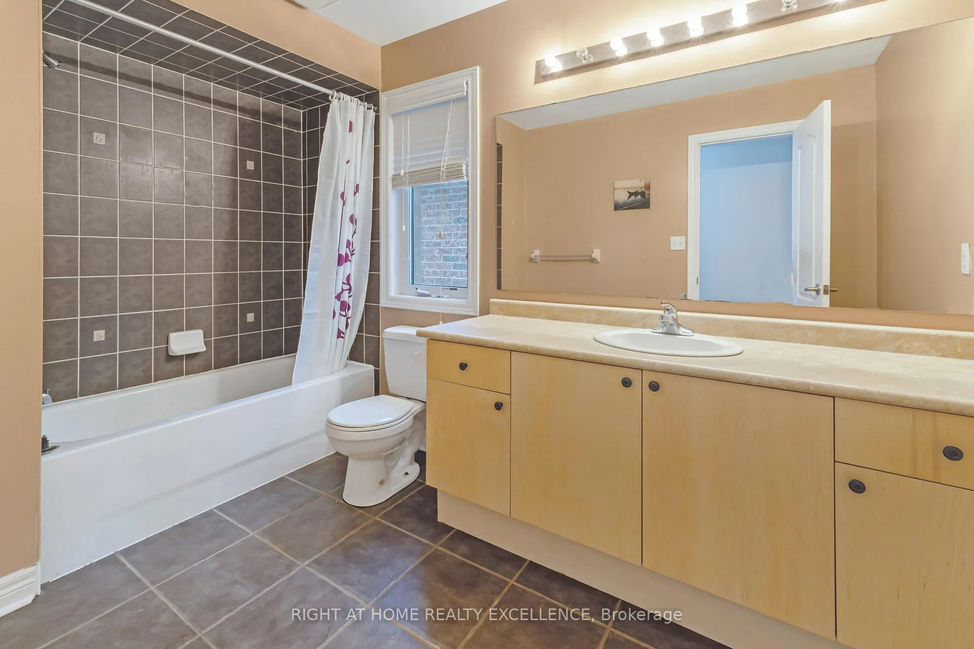Photo 26 of 23 Quail Hollow, Markham, Cornell — HOMEH