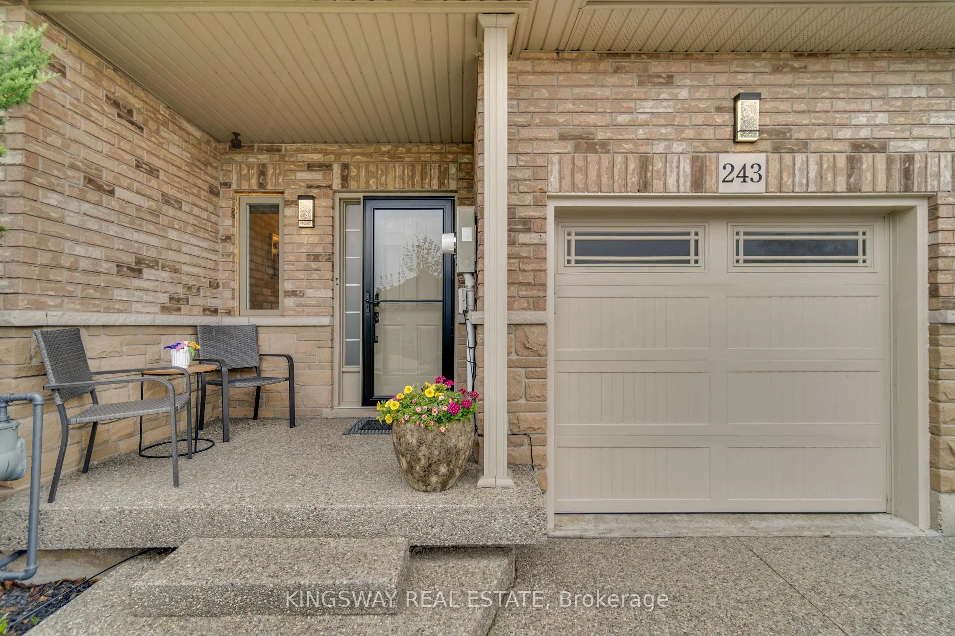 Photo 5 of 243 Southbrook Drive, Hamilton, Binbrook — HOMEH