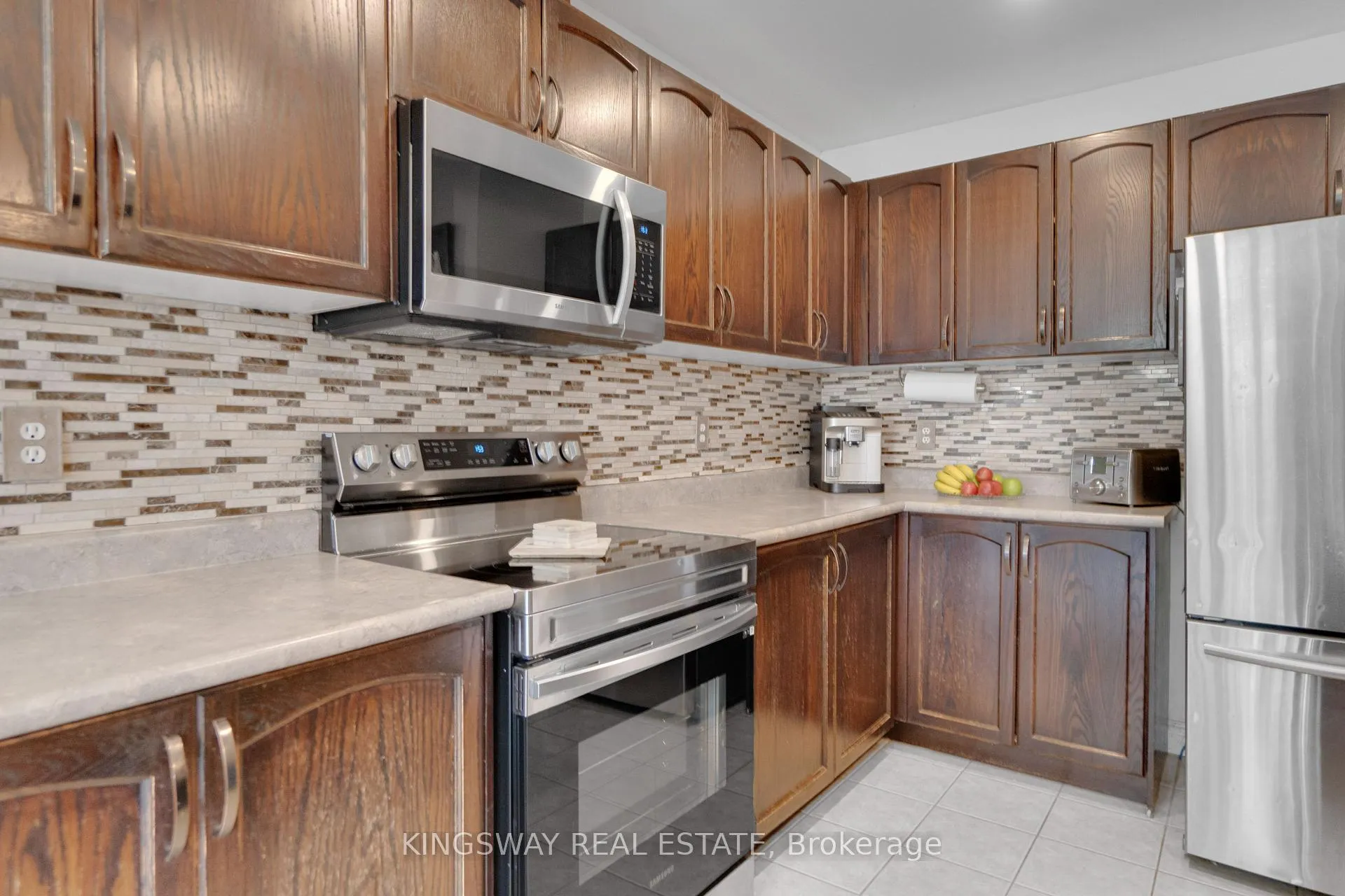 Photo 13 of 243 Southbrook Drive, Hamilton, Binbrook — HOMEH