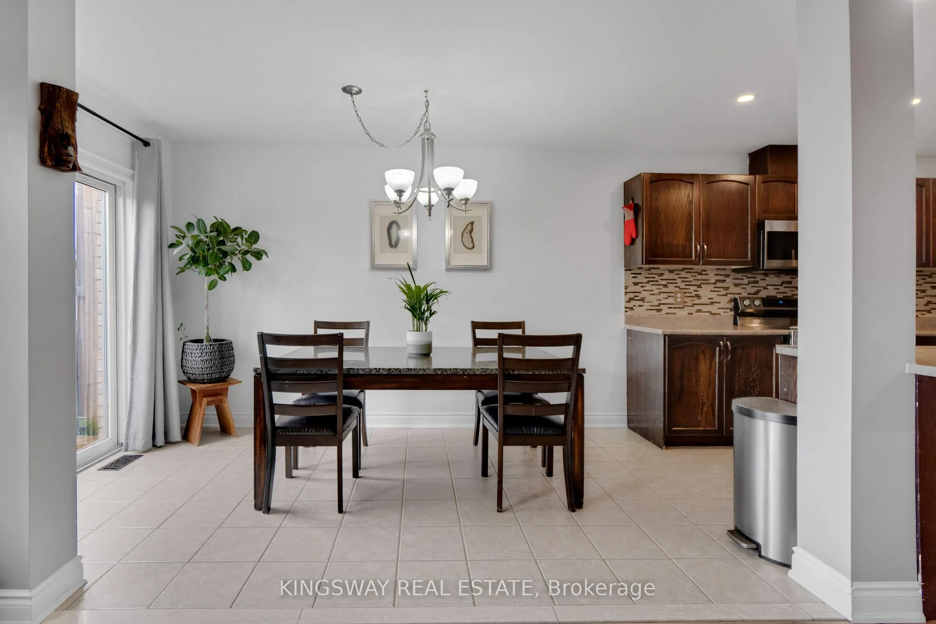 Photo 18 of 243 Southbrook Drive, Hamilton, Binbrook — HOMEH