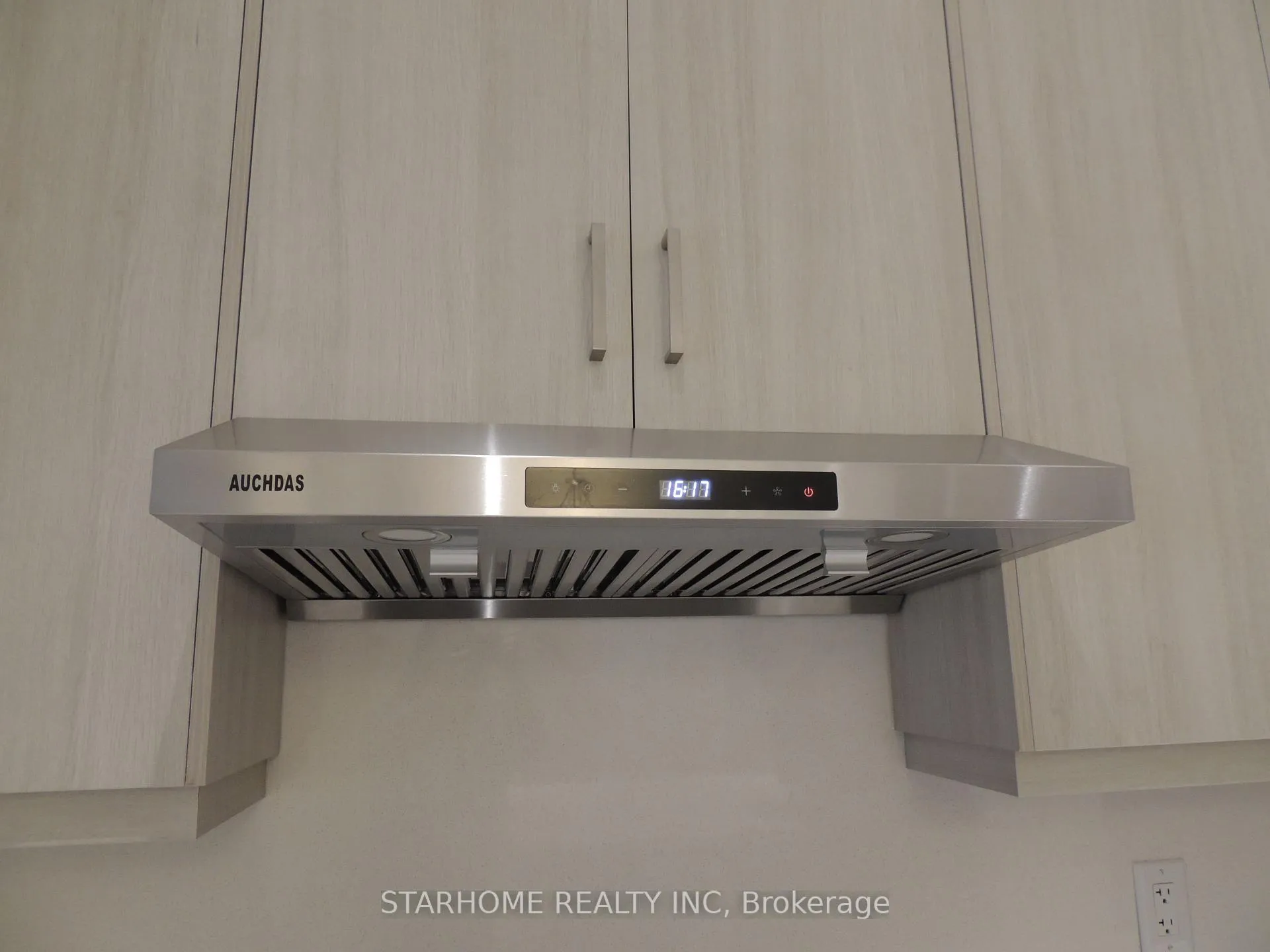 Photo 8 of 13 Avani Avenue, Markham, Rural Markham — HOMEH