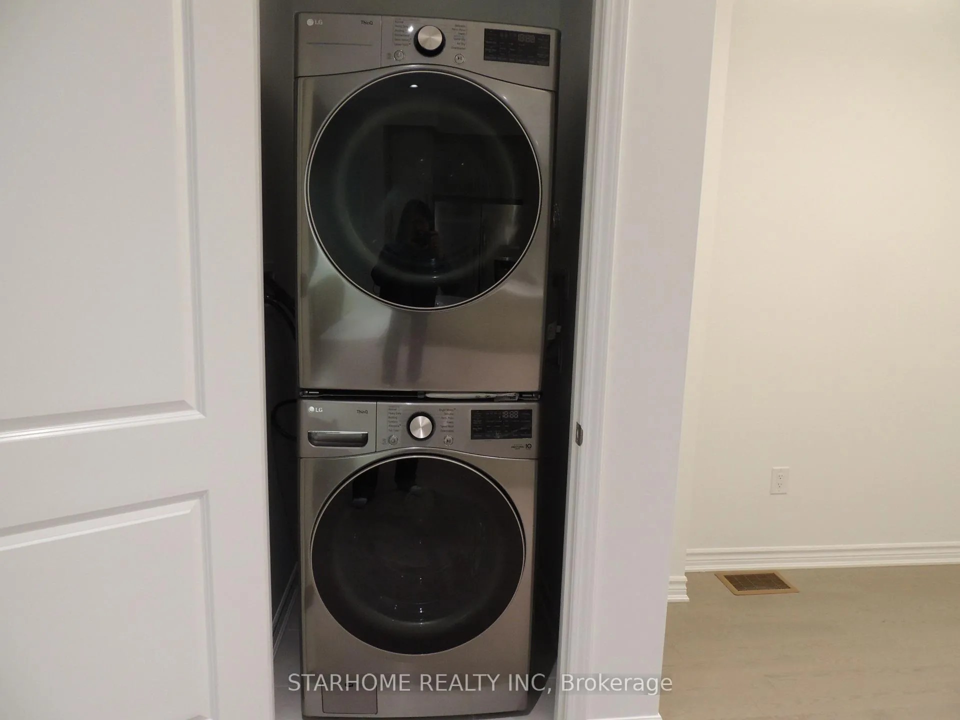 Photo 10 of 13 Avani Avenue, Markham, Rural Markham — HOMEH