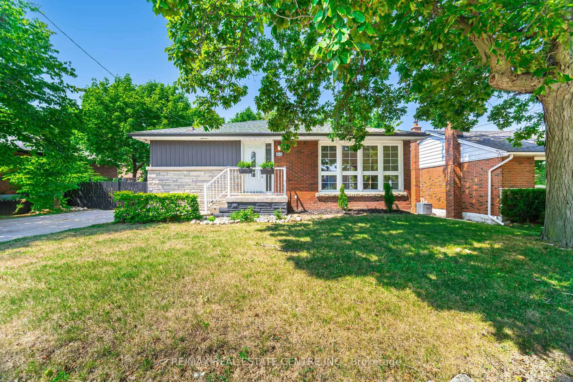 Photo 2 of 166 Terrace Drive, Hamilton, Balfour — HOMEH