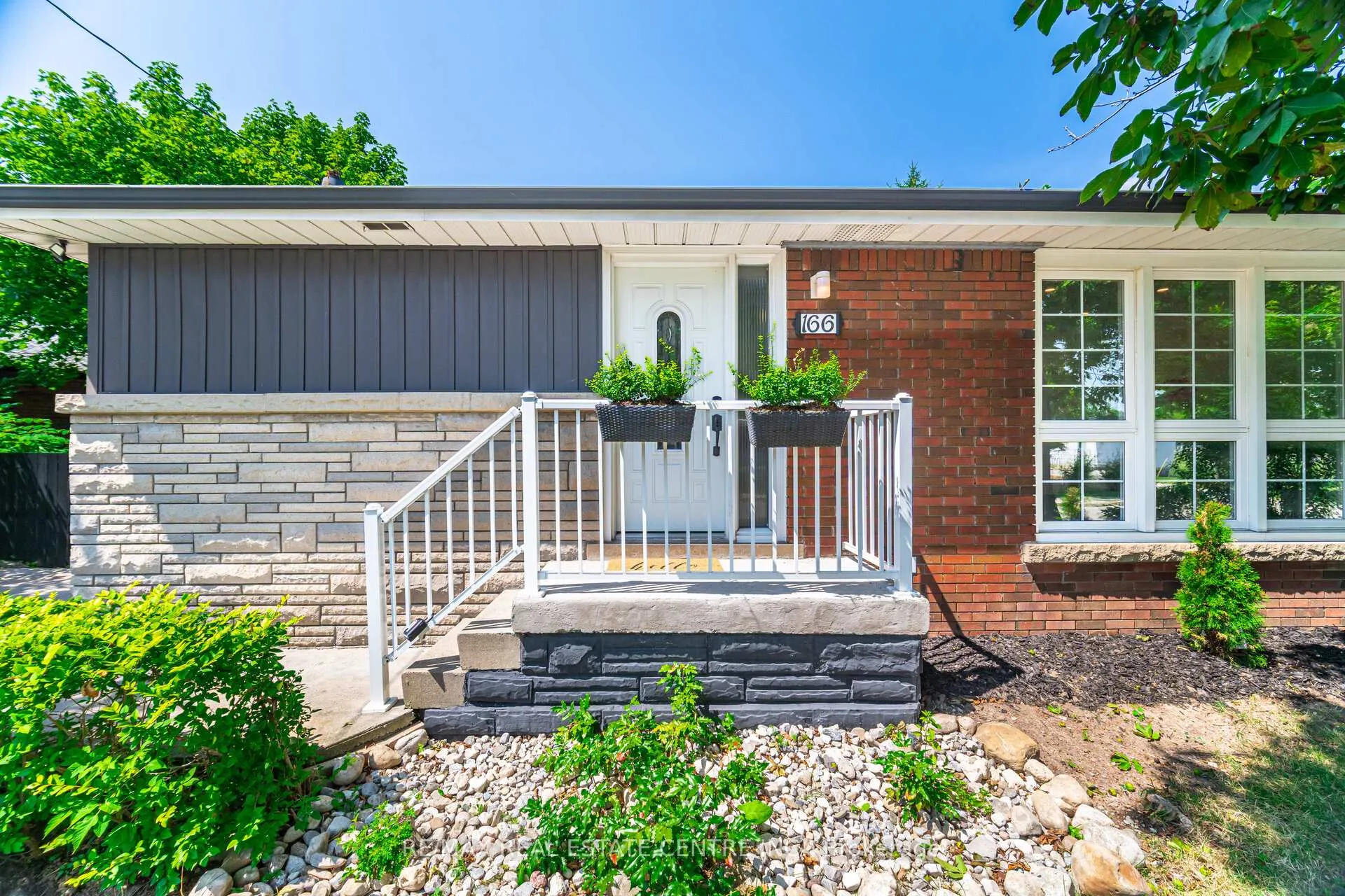 Photo 3 of 166 Terrace Drive, Hamilton, Balfour — HOMEH
