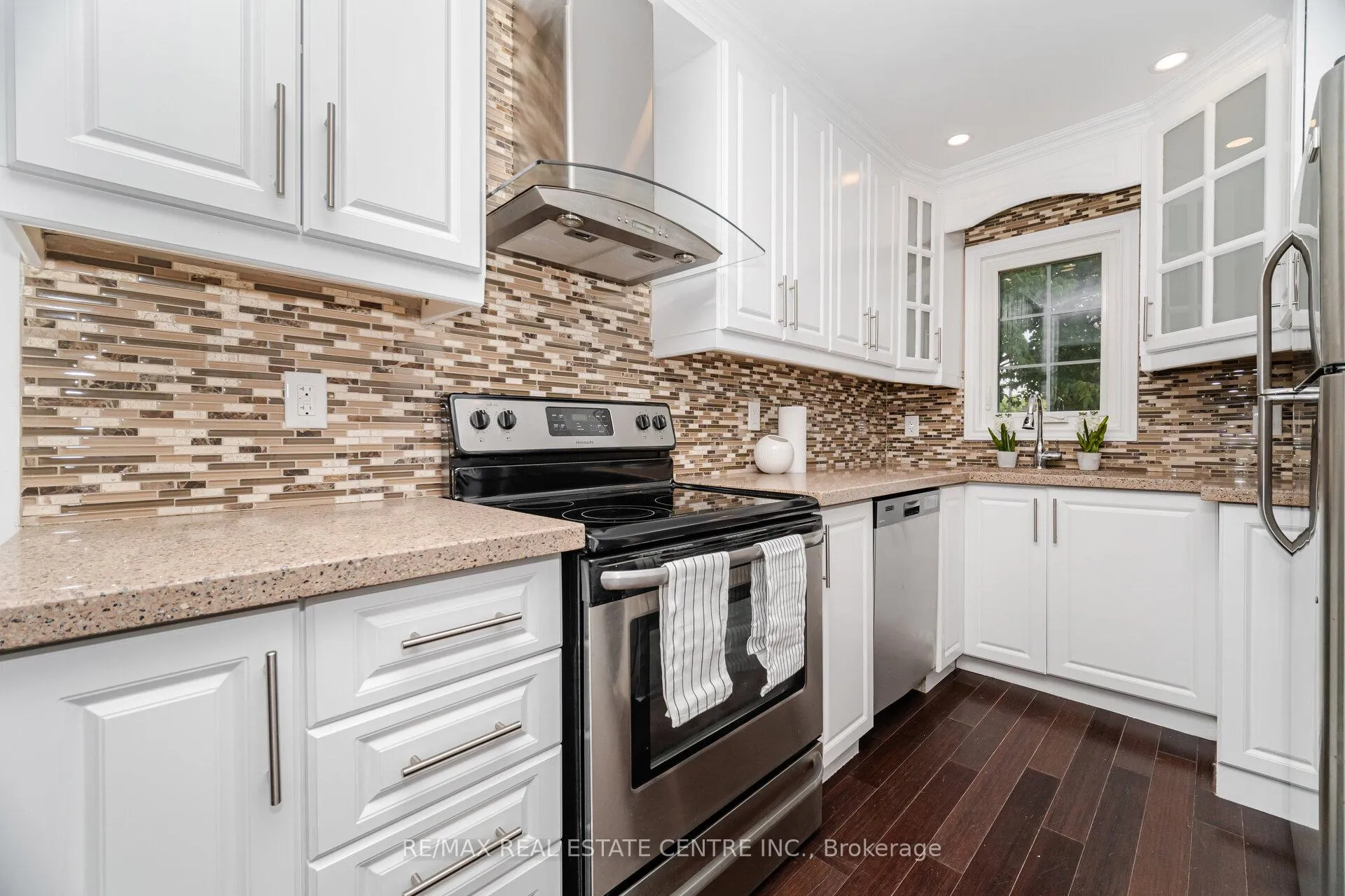 Photo 10 of 166 Terrace Drive, Hamilton, Balfour — HOMEH