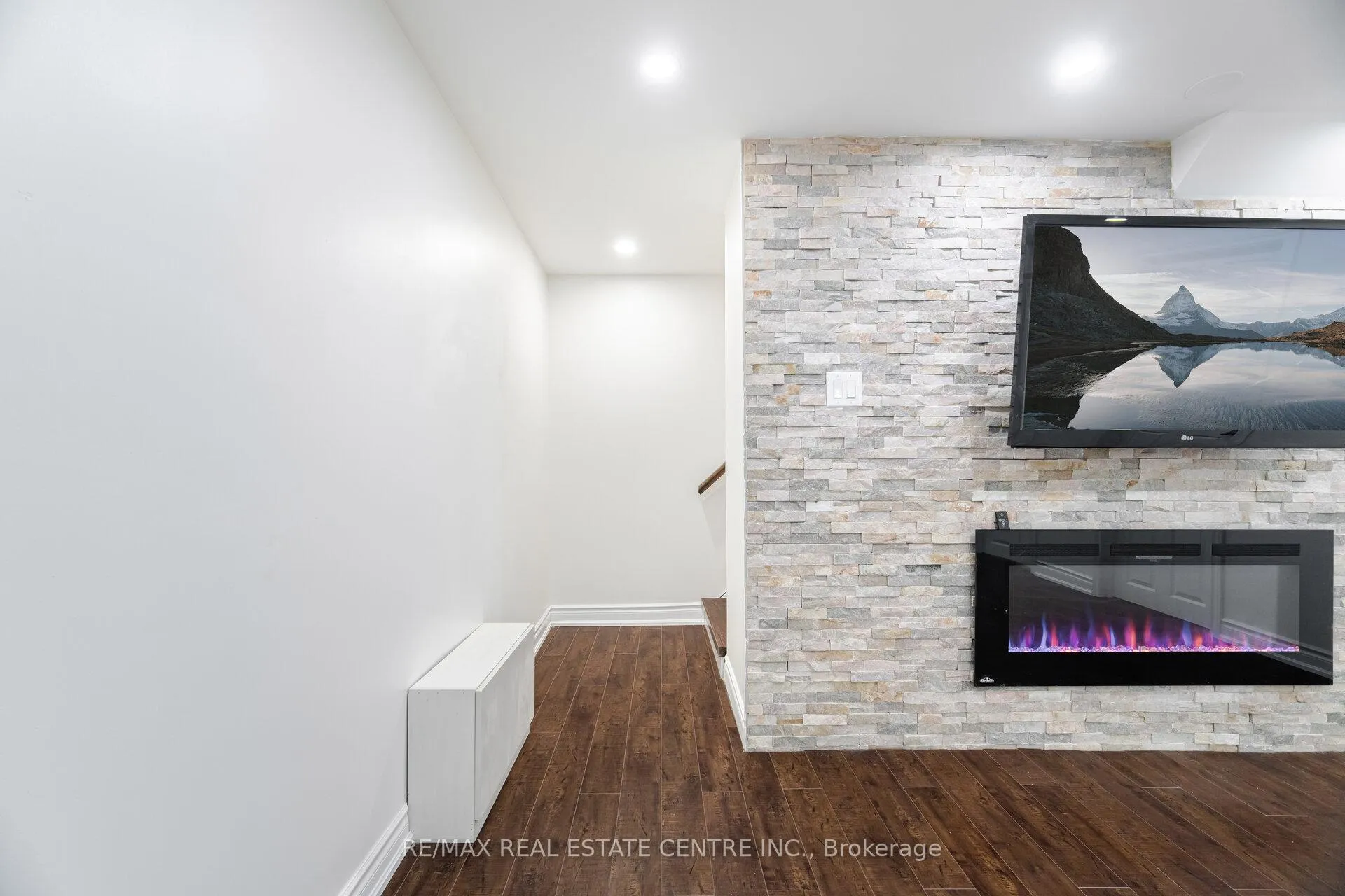Photo 16 of 166 Terrace Drive, Hamilton, Balfour — HOMEH