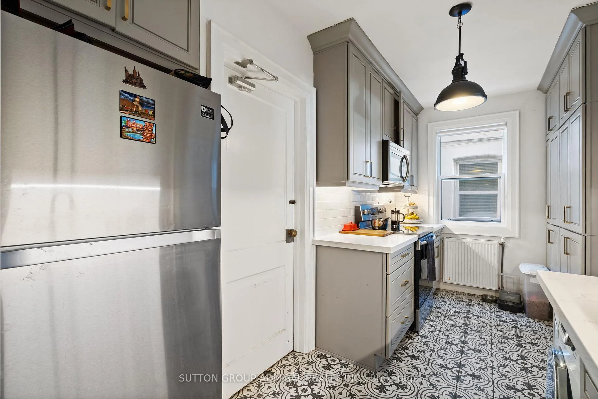 Photo 10 of 49 & 51 Wineva Avenue, Toronto, The Beaches — HOMEH