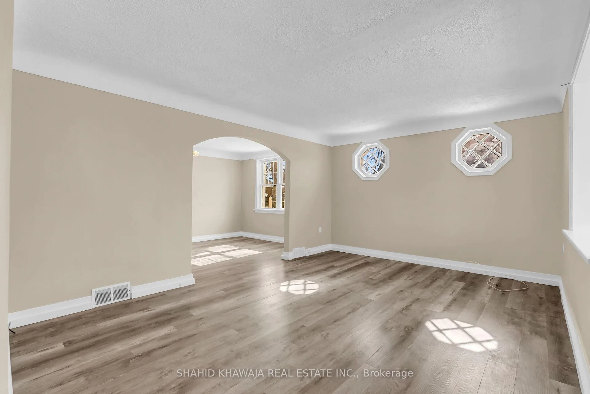 Photo 3 of 22 Lyons Avenue, Welland, Lincoln/Crowland — HOMEH