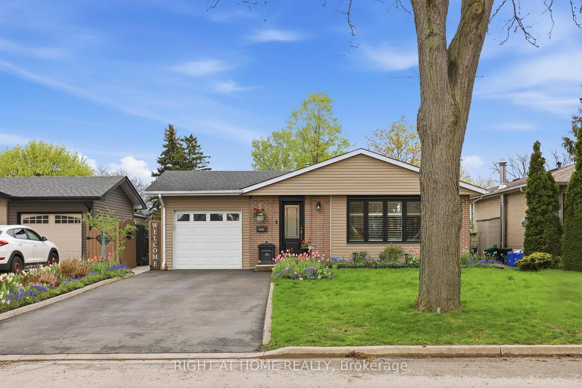 Photo 1 of 1467 Dewbourne Crescent, Burlington, Palmer — HOMEH