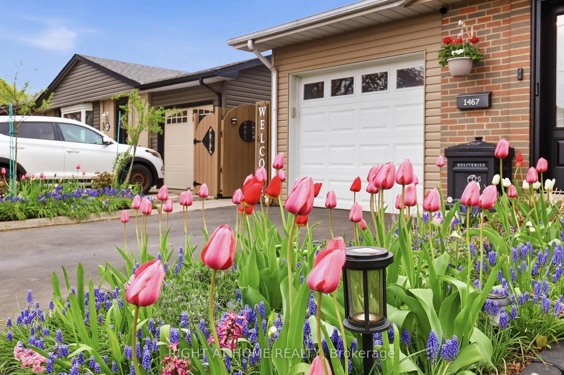 Photo 4 of 1467 Dewbourne Crescent, Burlington, Palmer — HOMEH