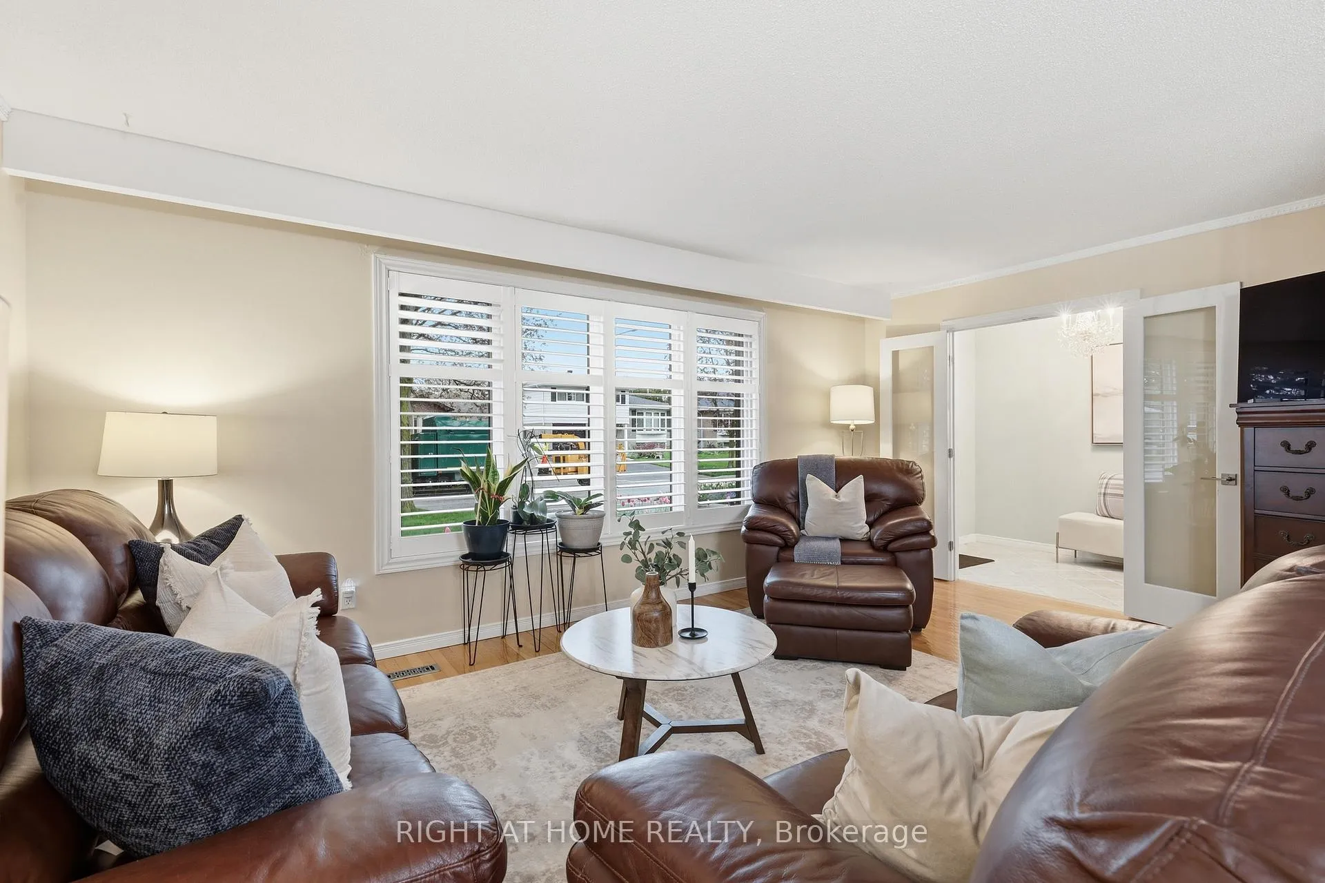 Photo 6 of 1467 Dewbourne Crescent, Burlington, Palmer — HOMEH