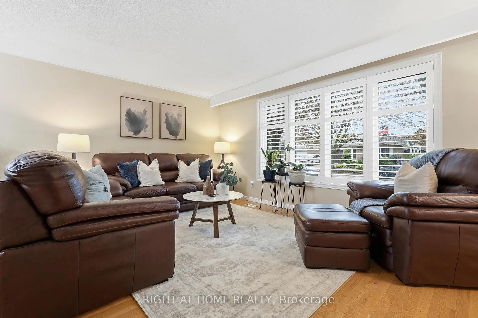 Photo 8 of 1467 Dewbourne Crescent, Burlington, Palmer — HOMEH