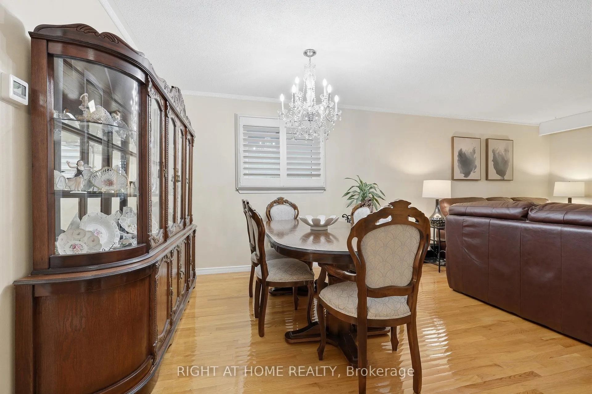 Photo 10 of 1467 Dewbourne Crescent, Burlington, Palmer — HOMEH
