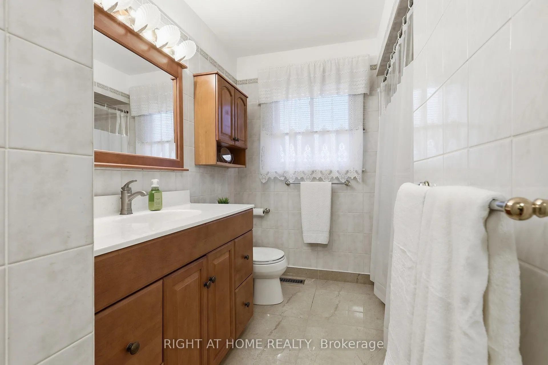 Photo 17 of 1467 Dewbourne Crescent, Burlington, Palmer — HOMEH