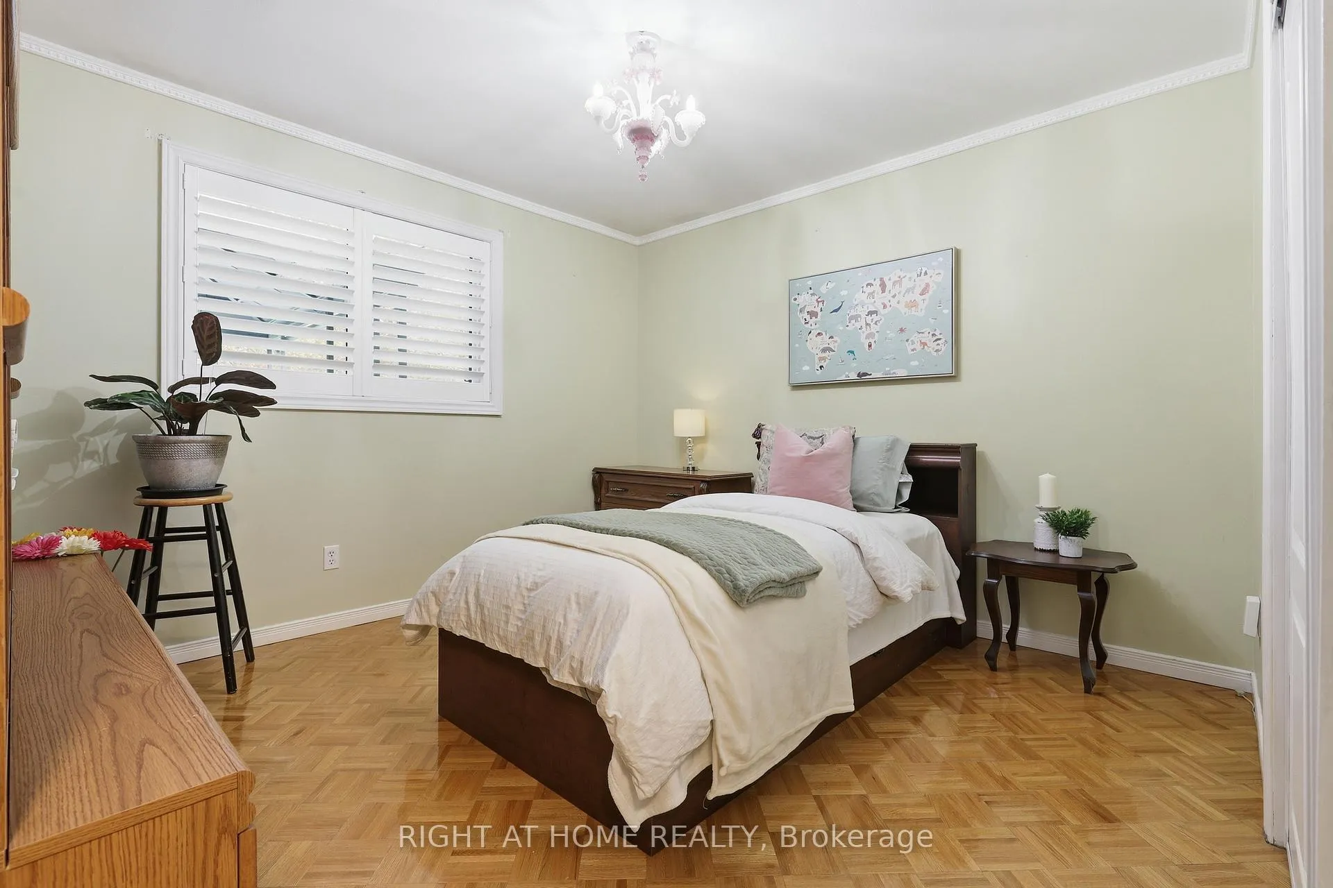 Photo 18 of 1467 Dewbourne Crescent, Burlington, Palmer — HOMEH