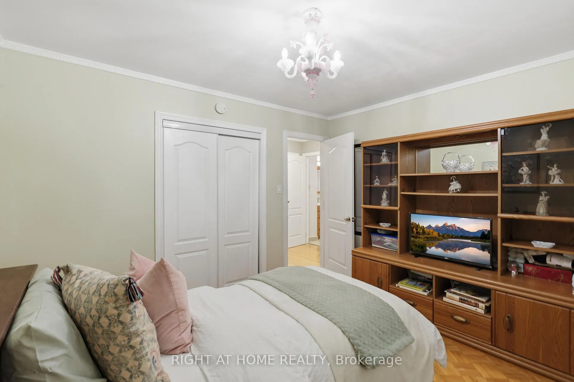 Photo 19 of 1467 Dewbourne Crescent, Burlington, Palmer — HOMEH