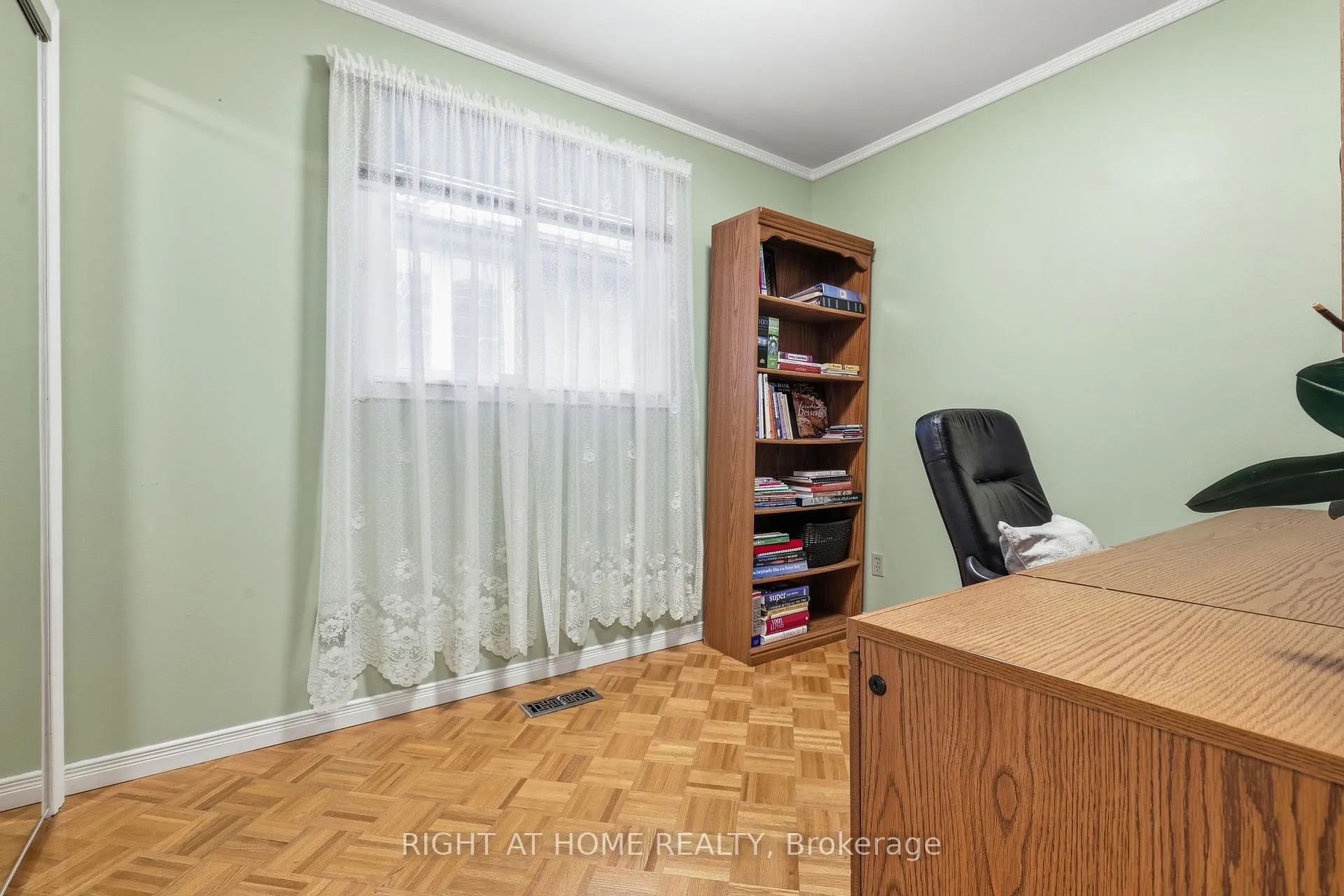 Photo 20 of 1467 Dewbourne Crescent, Burlington, Palmer — HOMEH