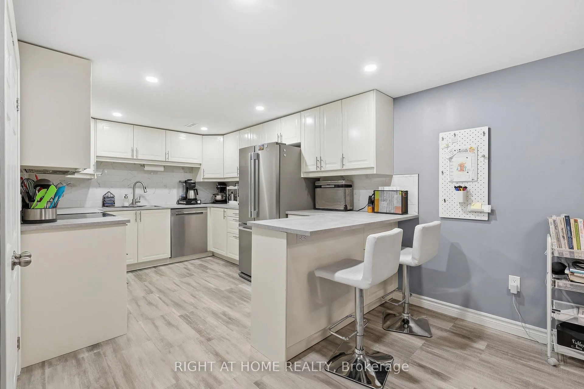 Photo 21 of 1467 Dewbourne Crescent, Burlington, Palmer — HOMEH