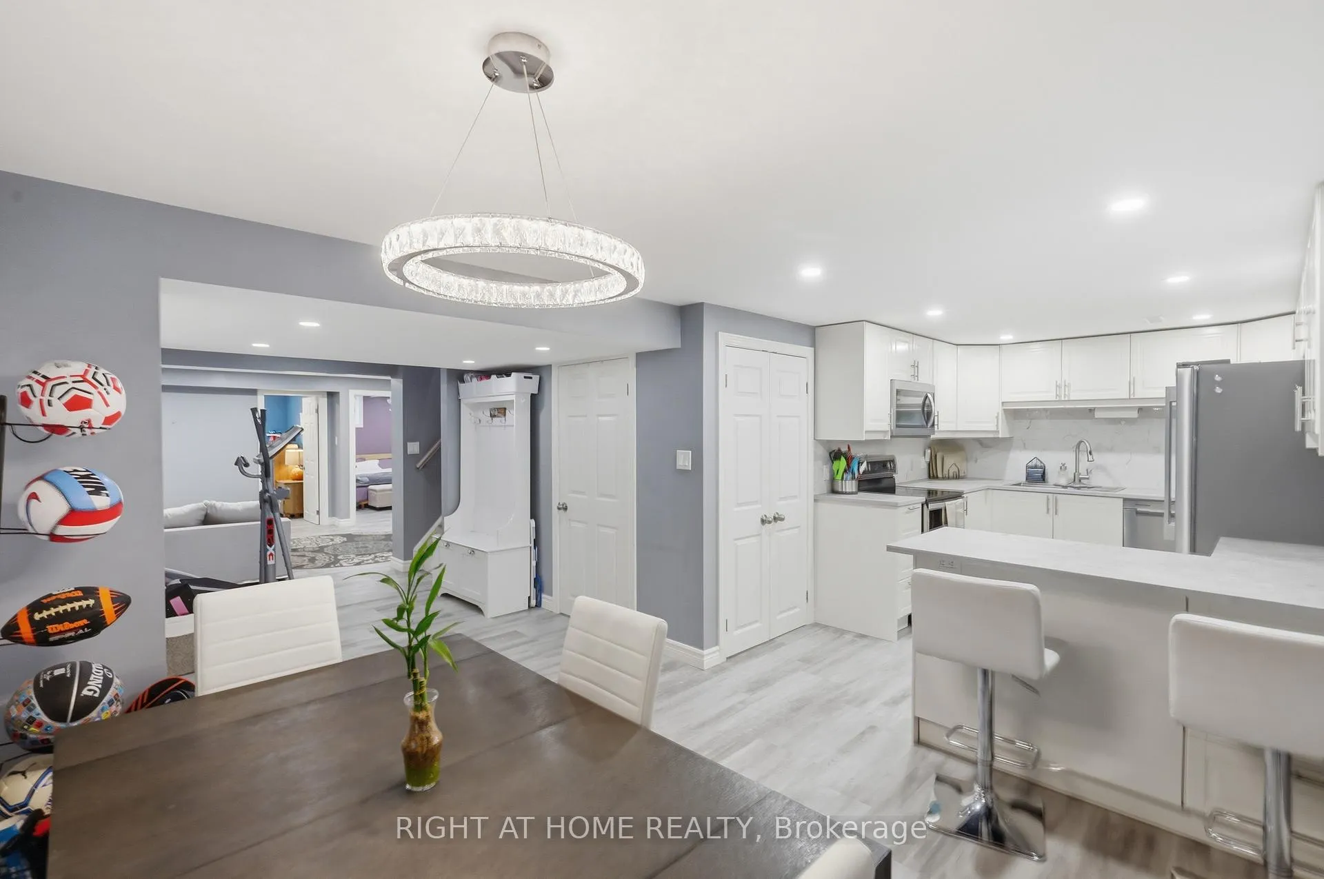 Photo 22 of 1467 Dewbourne Crescent, Burlington, Palmer — HOMEH