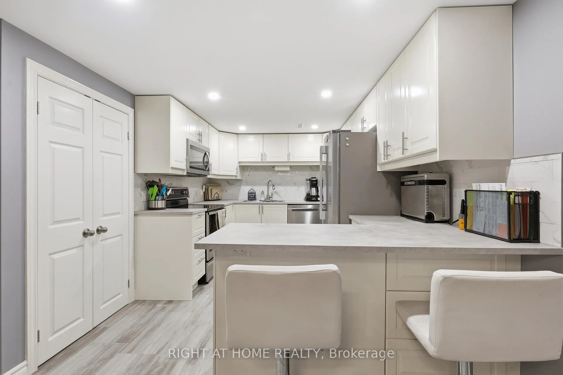 Photo 23 of 1467 Dewbourne Crescent, Burlington, Palmer — HOMEH