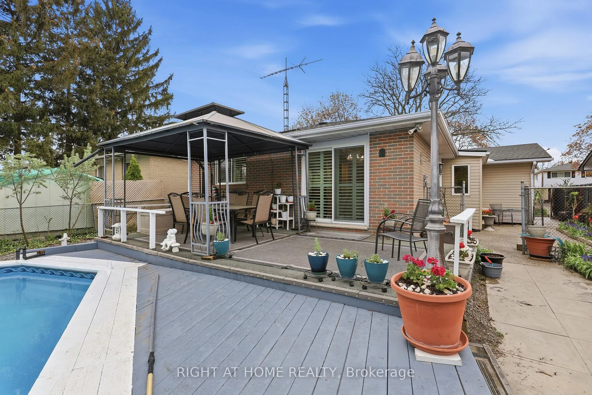 Photo 39 of 1467 Dewbourne Crescent, Burlington, Palmer — HOMEH