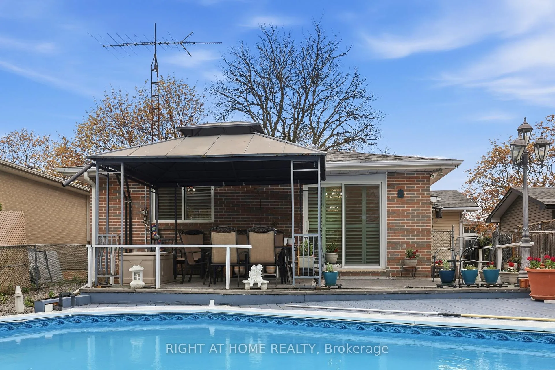 Photo 40 of 1467 Dewbourne Crescent, Burlington, Palmer — HOMEH