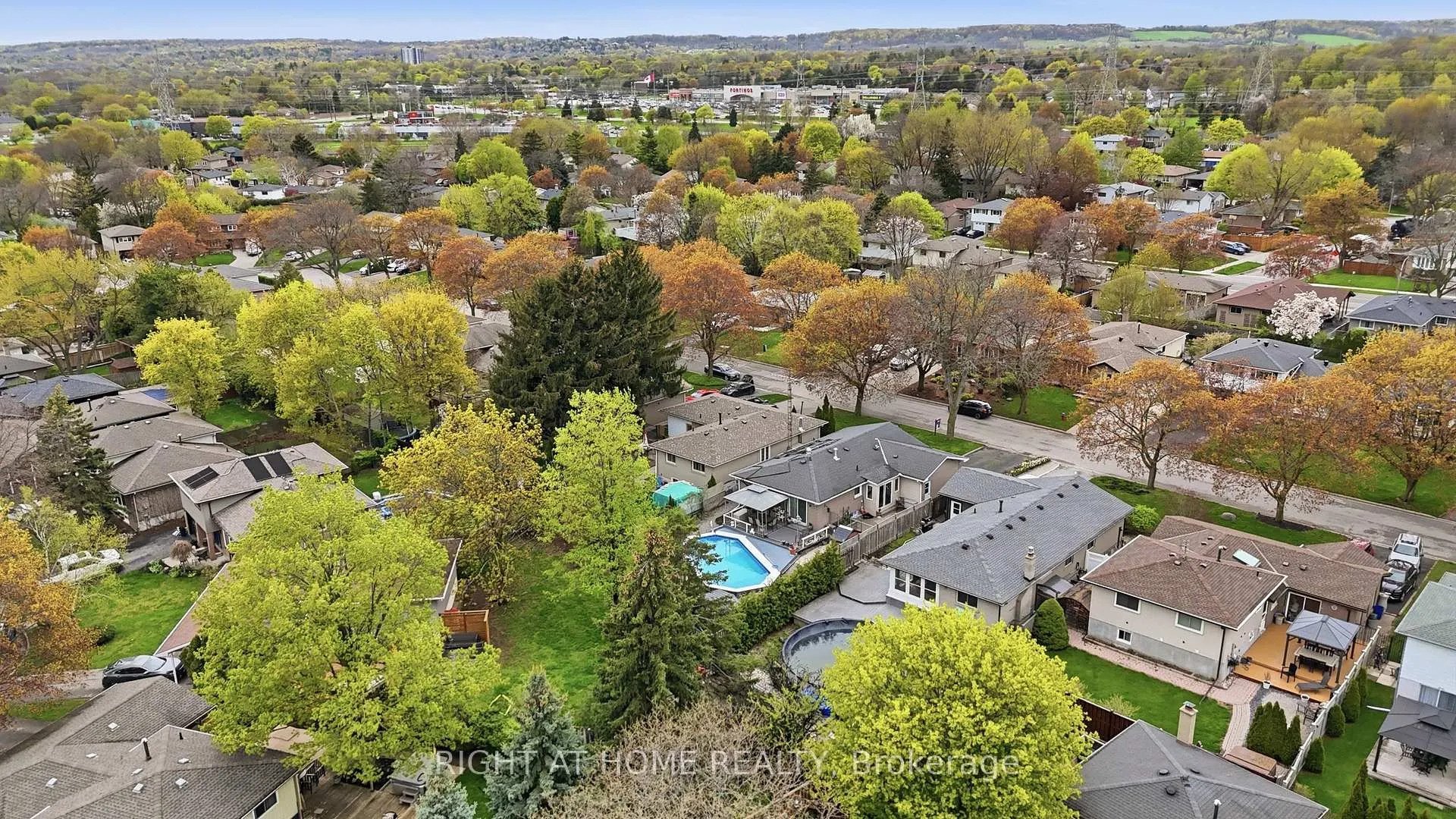 Photo 43 of 1467 Dewbourne Crescent, Burlington, Palmer — HOMEH