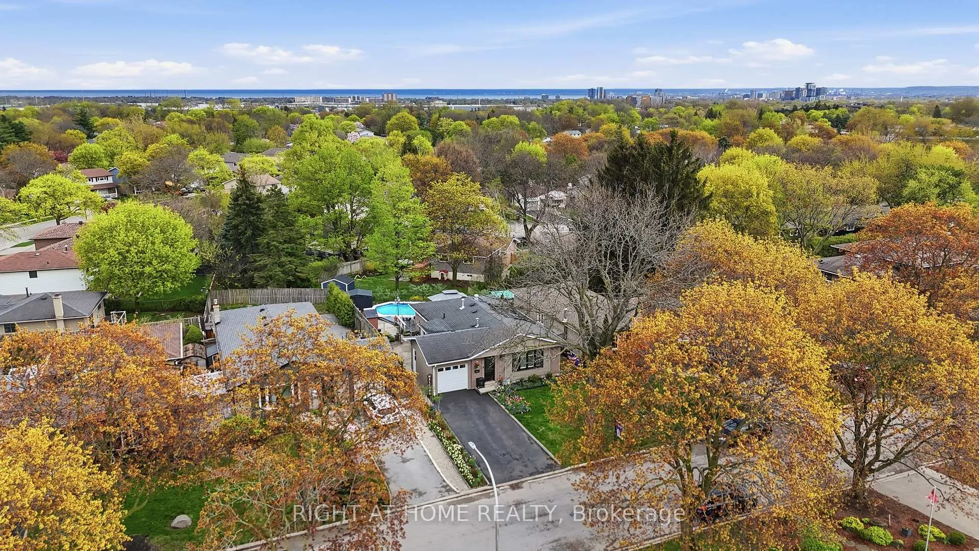 Photo 45 of 1467 Dewbourne Crescent, Burlington, Palmer — HOMEH