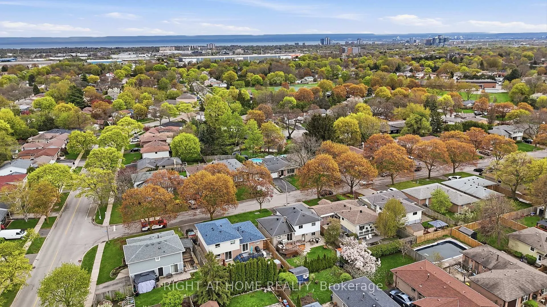 Photo 47 of 1467 Dewbourne Crescent, Burlington, Palmer — HOMEH